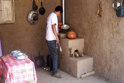 El humo de cocina es tan peligroso como el del tabaco, advierte estudio latinoamericano