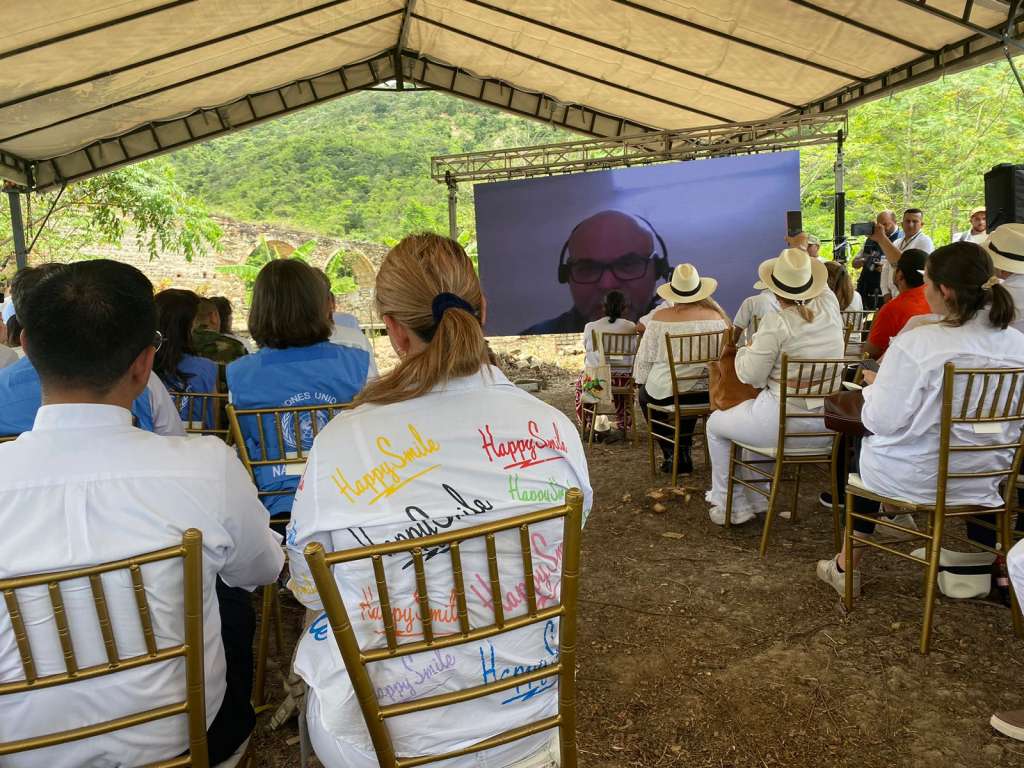 Mancuso conectado virtualmente durante el acto de reconocimiento ante las víctimas de los hornos crematorios en Juan Frío, Norte de Santander.