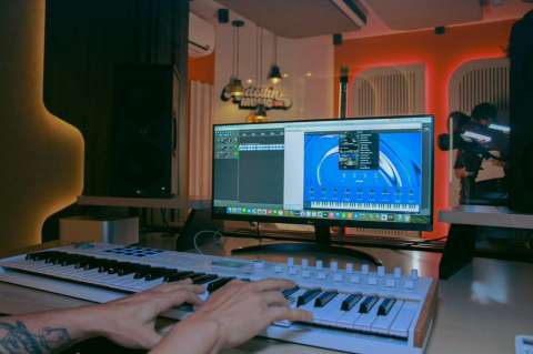 Inauguraron el primer estudio musical gratuito en Medellín: ¿Cómo puedes acceder?