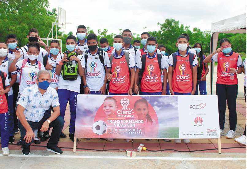 Algunos de los jóvenes colombianos que participan en la Copa Claro.