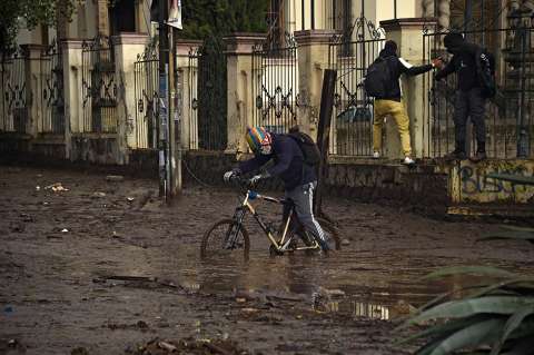 Así fue el aluvión en Quito que deja, por ahora, 16 muertos