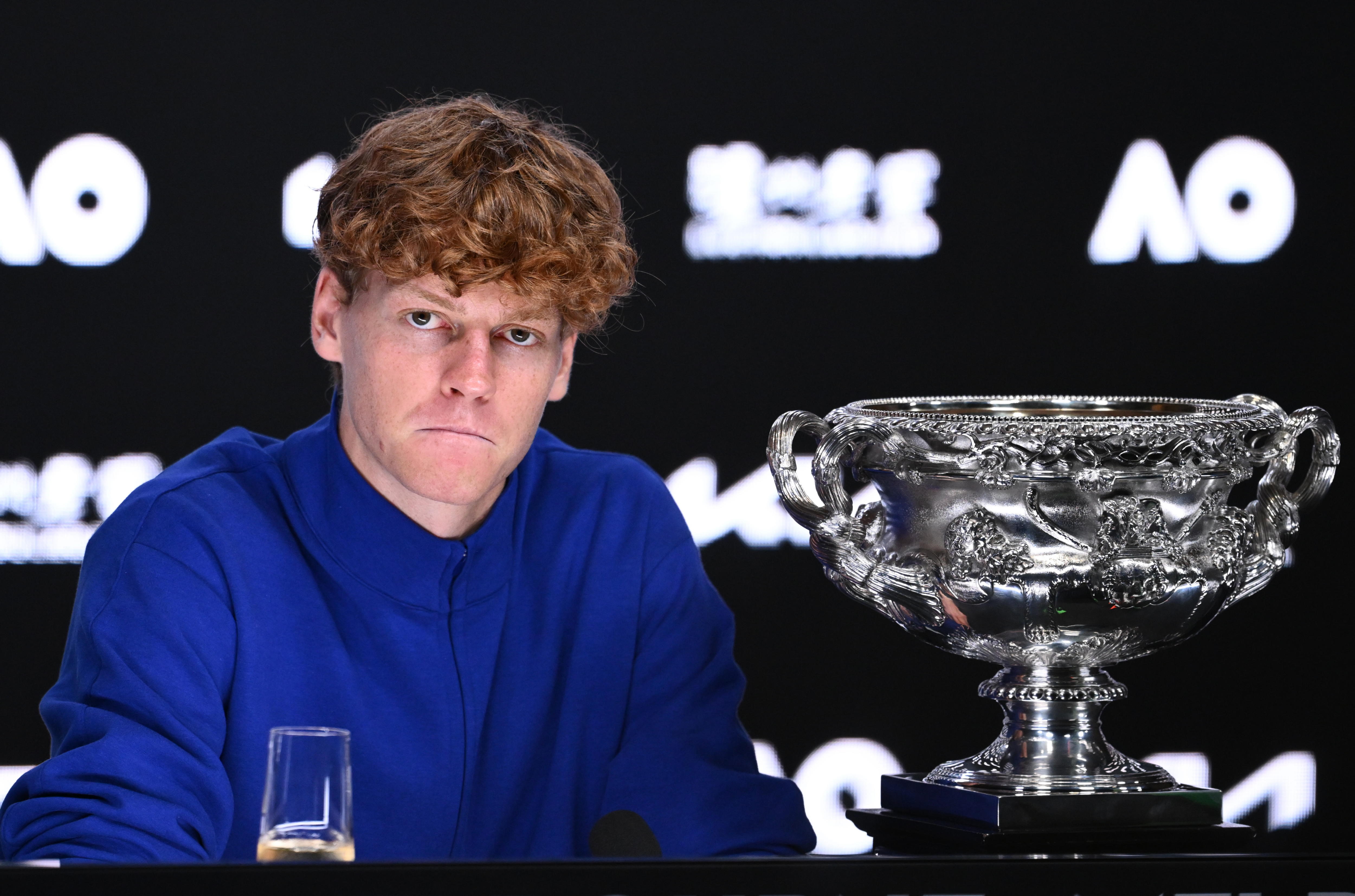 Melbourne (Australia), 26/01/2025.- Jannik Sinner of Italy attends a press conference after winning the Men's Singles final match against Alexander Zverev of Germany at the Australian Open Grand Slam tennis tournament in Melbourne, Australia, 26 January 2025. (Tenis, Alemania, Italia) EFE/EPA/JOEL CARRETT AUSTRALIA AND NEW ZEALAND OUT