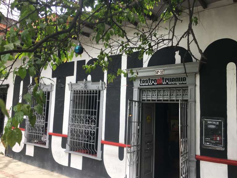 ¿Pa’ qué teatro si no hay casas?