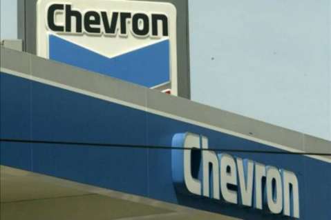Petrolera Chevron anuncia su primera pérdida trimestral en 13 años