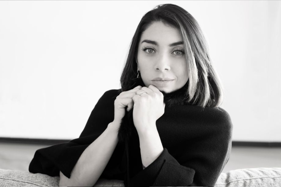 La mezzosoprano colombiana ha interpretado roles en óperas como La Cenerentola y Il Barbiere di Siviglia. Actualmente, es alumna de la Escuela Superior de Música Reina Sofía en Madrid.