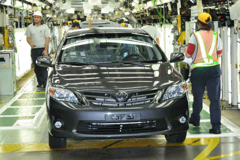 Toyota vendió 9,7 millones de unidades el año pasado, convirtiéndose en el fabricante con las mayores ventas. Así recobró el título perdido en 2011. / Archivo