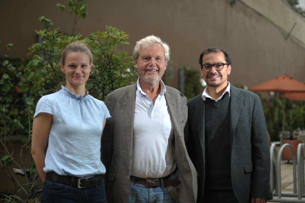 Los expertos alemanes (Dipl.- Psych.) Anne-Maria Müller y (Prof. Dr. med.) Michael Wirsching, de la Universidad de Freiburg, y el gerente del Instituto Capaz, Carlos Mauricio Nupia. / Foto: Cristian Garavito - El Espectador.