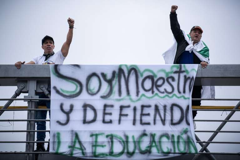 El principal sindicato de maestros asegura que espera que se hunda la Ley Estatutaria en el Congreso. El Ministerio de Educación asegura que esto no está en su calculos.