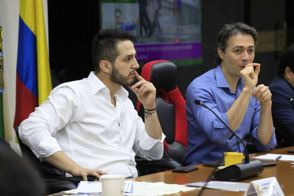 Tanto Quintero como Juan David Duque, su secretario privado, habrían solicitado el reembolso de cuentas en restaurantes, aunque estos gastos ya estaban incluidos en los pagos de viáticos del fondo fijo.