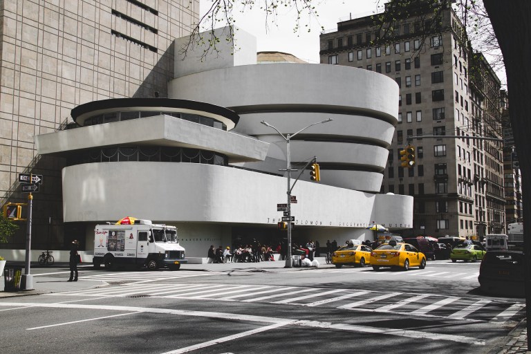 Artistas iraníes protestaron en el Guggenheim por el asesinato de Mahsa Amini