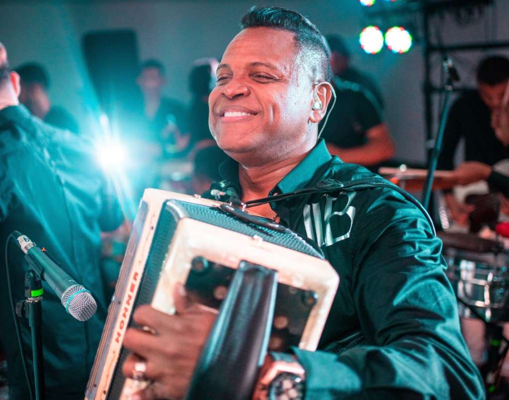 Omar Geles dice que tiene más de mil canciones compuestas grabadas y más de 700 inéditas. / Archivo particular