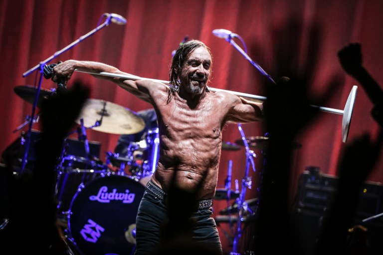 Iggy Pop, el padrino del punk, la ‘rompió’ en Bogotá