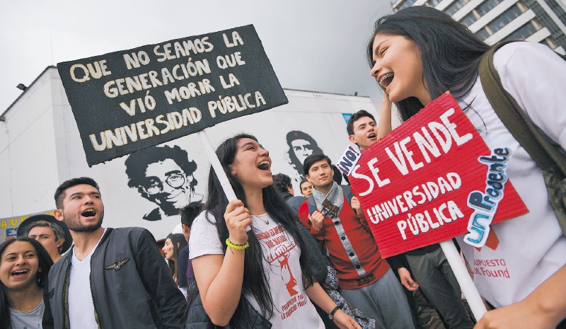 El 10 de octubre, en una marcha nacional, estudiantes exigieron más recursos para la universidad pública. / Mauricio Alvarado