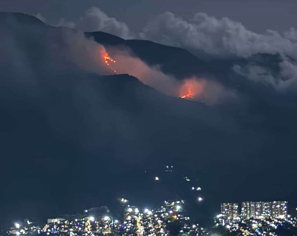 Incendio en cerro Quitasol de Bello