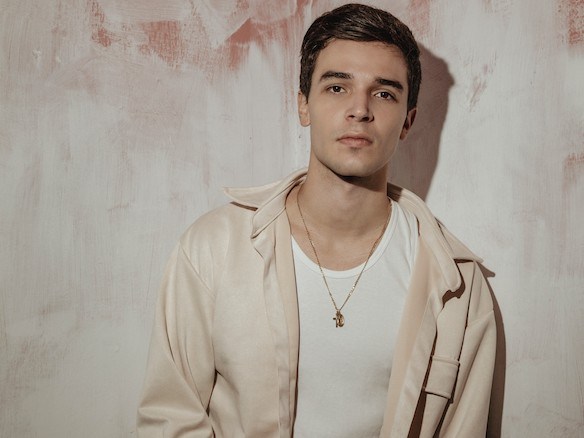 Alejandro Santamaría estrena su nuevo sencillo “Loco”