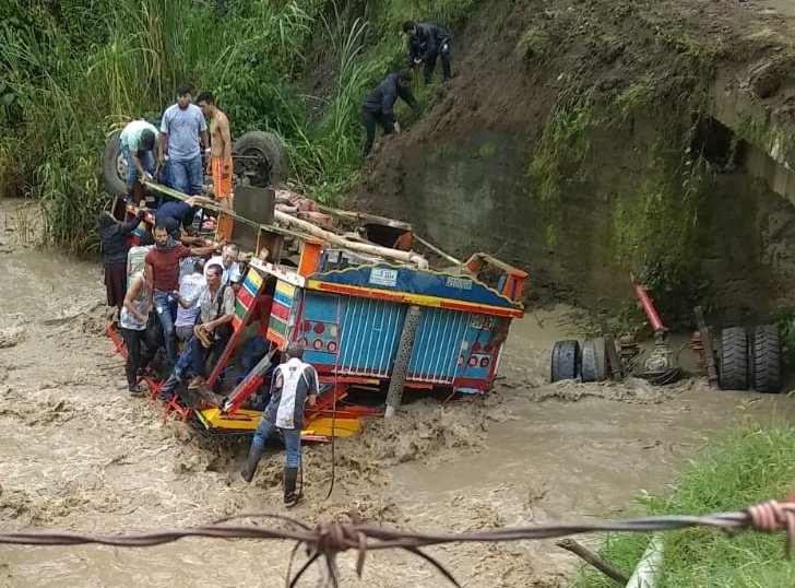 La chiva cayó al río Barroso.