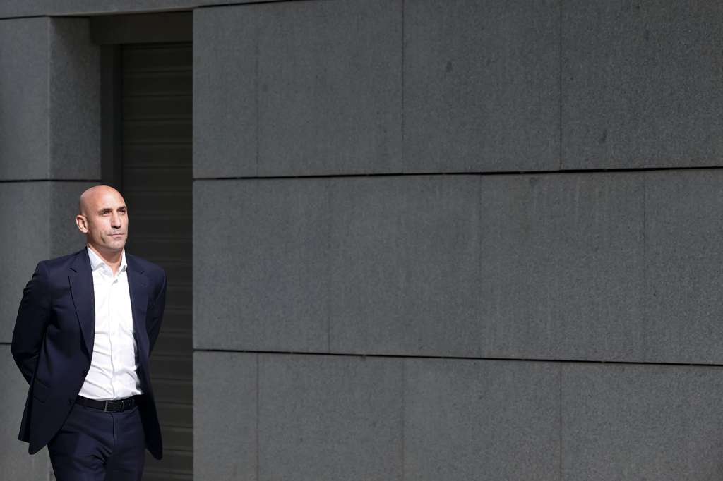 GRAF818. MADRID, 15/09/2023.- El expresidente de la Real Federación Española de Fútbol (RFEF) Luis Rubiales, a su llegada a declarar este viernes como investigado por presunta agresión sexual y coacciones en relación al beso que le dio a la jugadora Jenni Hermoso tras la final del Mundial en Sídney. EFE/ Sergio Pérez