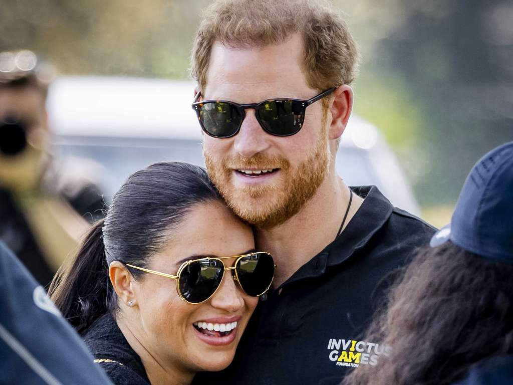 Den Haag (Netherlands), 16/04/2022.- Britain's Prince Harry, Duke of Sussex (R) and his wife, Meghan, Duchess of Sussex (L) during the Jaguar Land Rover Driving Challenge of the Invictus Games in The Hague, The Netherlands, 16 April 2022. The Invictus Games will take place from 16 to 22 April 2022 at the Zuiderpark and are intended for military personnel and veterans who have been psychologically or physically injured in service. (Duque Duquesa Cambridge, Países Bajos; Holanda, Reino Unido, La Haya) EFE/EPA/REMKO DE WAAL