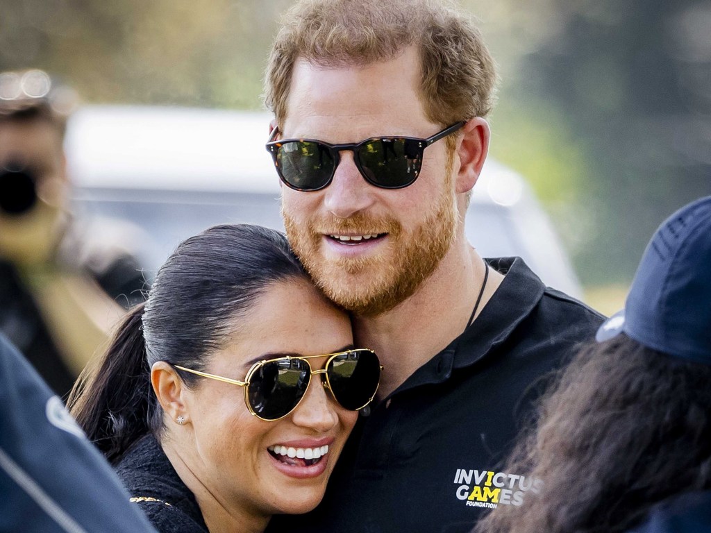 Den Haag (Netherlands), 16/04/2022.- Britain's Prince Harry, Duke of Sussex (R) and his wife, Meghan, Duchess of Sussex (L) during the Jaguar Land Rover Driving Challenge of the Invictus Games in The Hague, The Netherlands, 16 April 2022. The Invictus Games will take place from 16 to 22 April 2022 at the Zuiderpark and are intended for military personnel and veterans who have been psychologically or physically injured in service. (Duque Duquesa Cambridge, Países Bajos; Holanda, Reino Unido, La Haya) EFE/EPA/REMKO DE WAAL