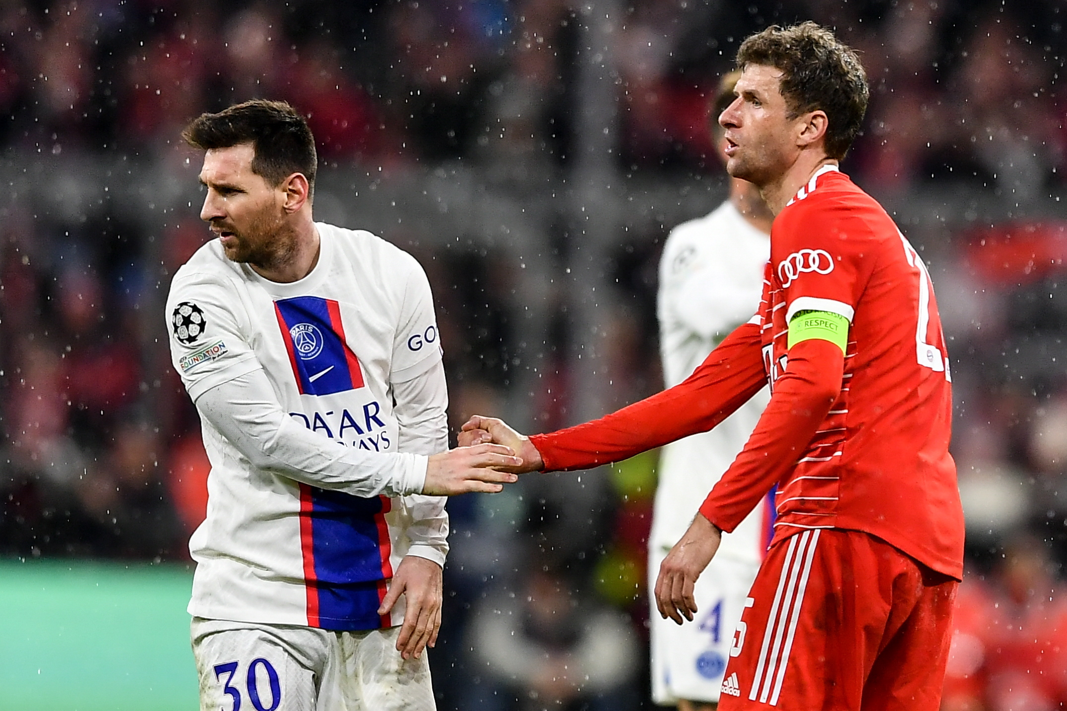 Munich (Germany), 08/03/2023.- Lionel Messi (L) of Paris Saint-Germain and Thomas Mueller of Bayern Munich react during the UEFA Champions League Round of 16, 2nd leg match between Bayern Munich and Paris Saint-Germain in Munich, Germany, 08 March 2023. (Liga de Campeones, Alemania) EFE/EPA/ANNA SZILAGY
