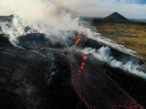 ¿Qué pasa en Islandia? Erupción volcánica, terremotos y enorme grieta crean alerta