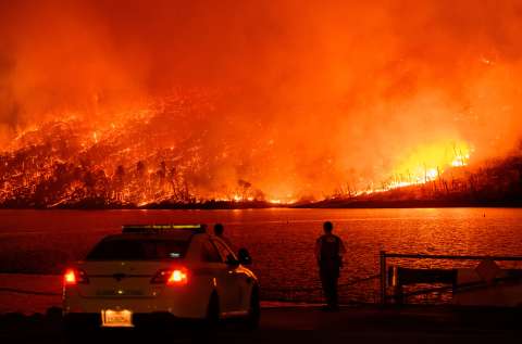 Alerta roja en California, EE. UU., por incendio en medio de la ola de calor