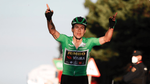 Primoz Roglic dio una exhibición en la octava etapa y amenaza el liderato de Carapaz