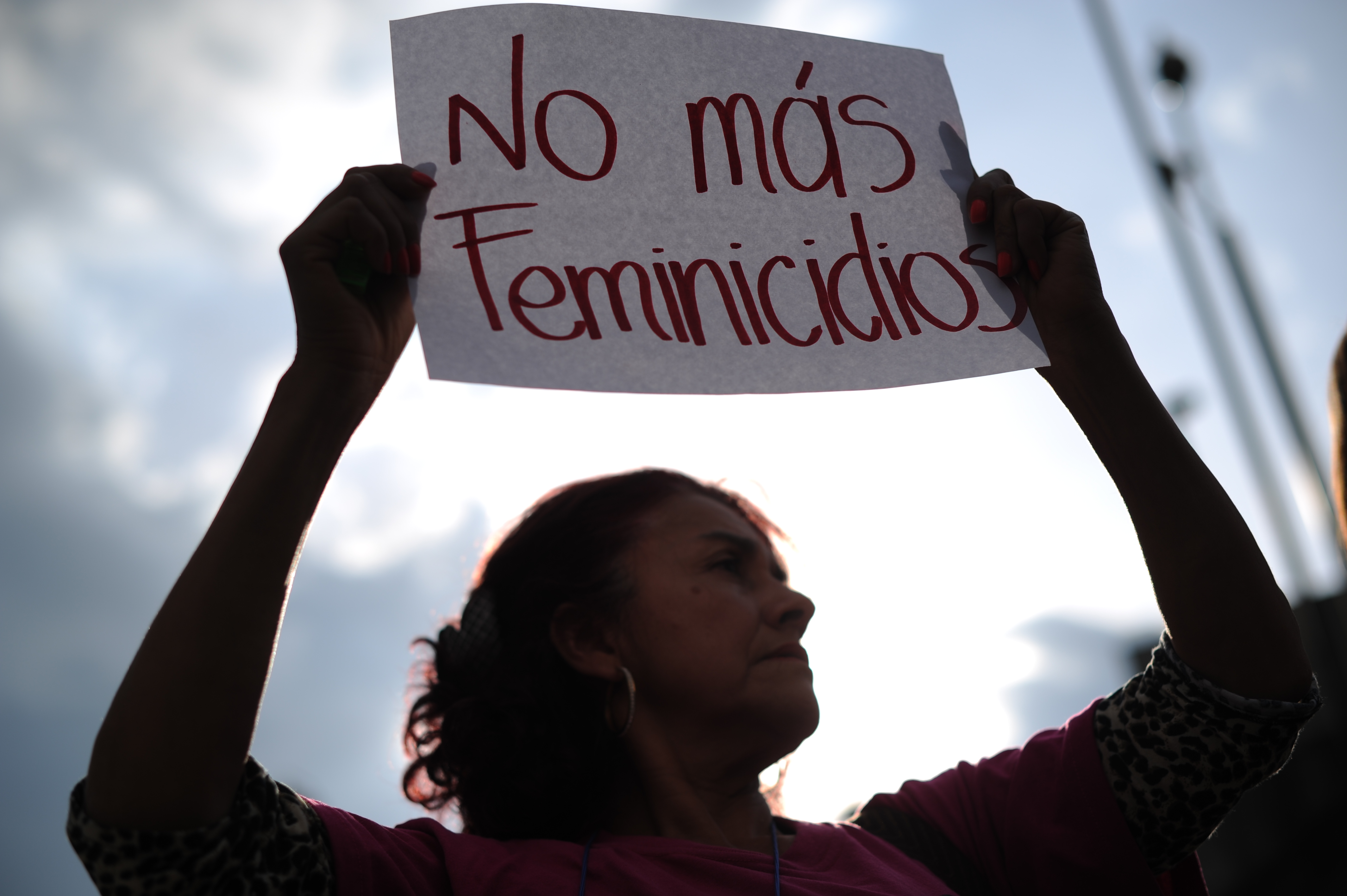 Protestas frente a la Fiscalía para exigir justicia contra los feminicidios.