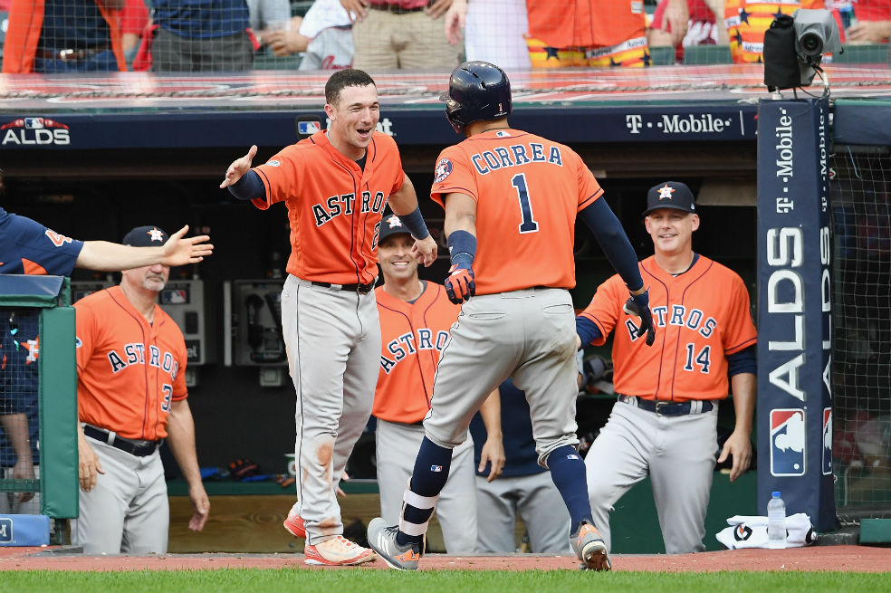 Dos de los líderes de la ofensiva de los Astros de Houston, Carlos Correa y Alex Bregman. / AFP