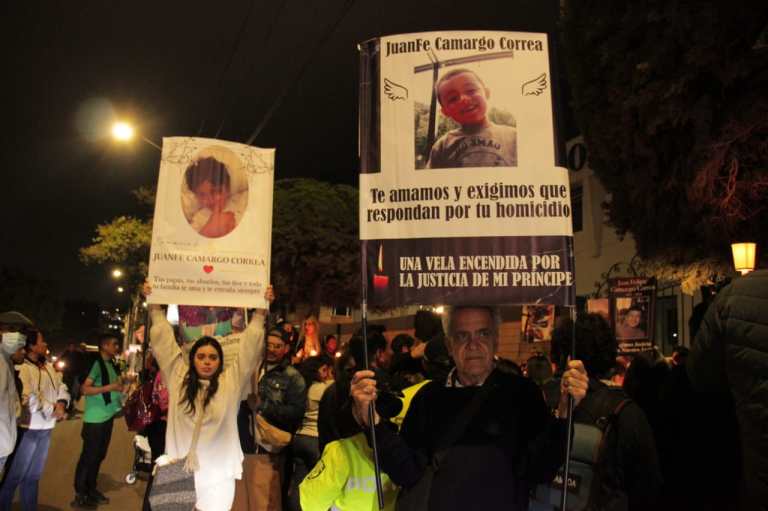 Con velatón, familia de Juan Felipe Camargo Correa, exigió justicia por su muerte.