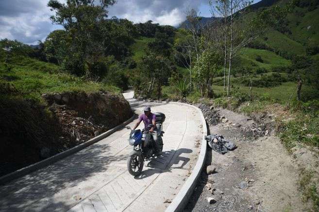 Obras placa huella juntas de acción comunal