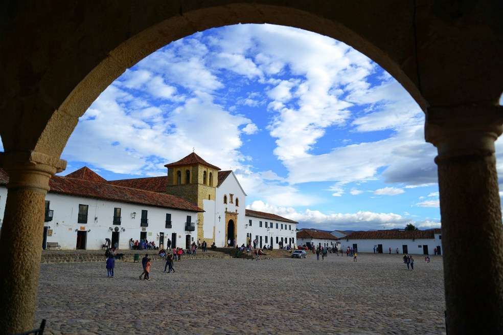 Uno de los polos del turismo en el centro de Colombia, busca reactivar esa actividad basándose en mejoras de la red de internet mediante la migración a la fibra óptica y la adopción de la Big Data para ofrecer una mayor variedad de planes a los visitantes.