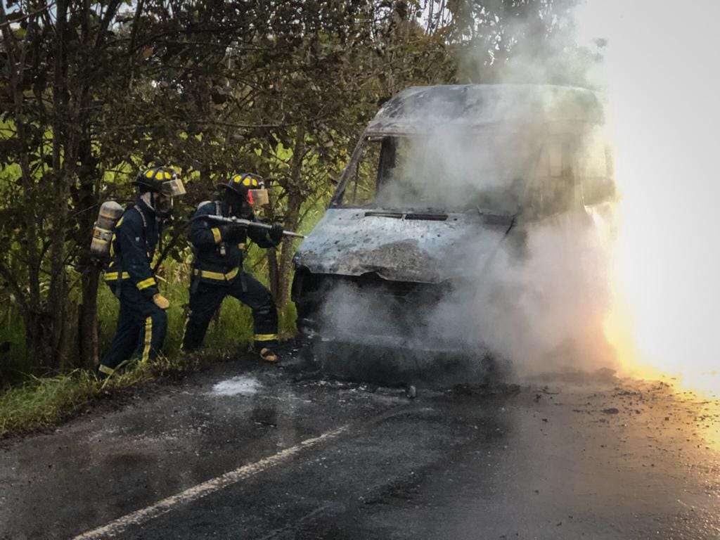 Bus incinerado en vía la Victoria - Obando.