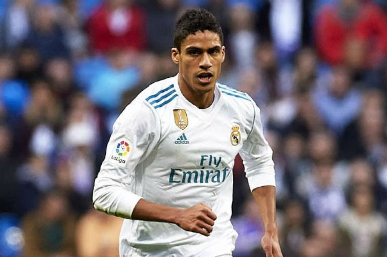 Raphael Varane tiene COVID-19