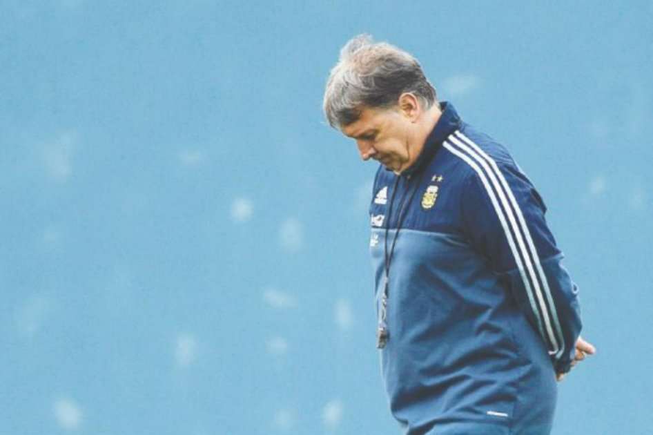 Martino no ha pasado unos buenos días en el inicio de las eliminatorias suramericanas. / AFP