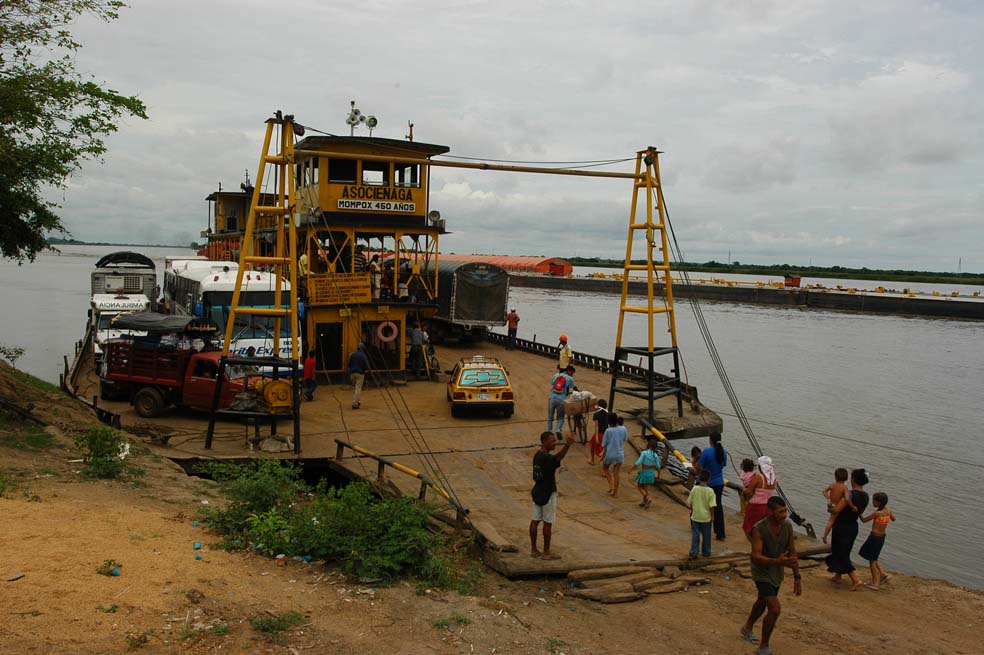 Los sedimentos que deposita cada día el Canal del Dique en la bahía de Cartagena equivalen a 1.650 volquetas cargadas con seis toneladas cada una. / Archivo