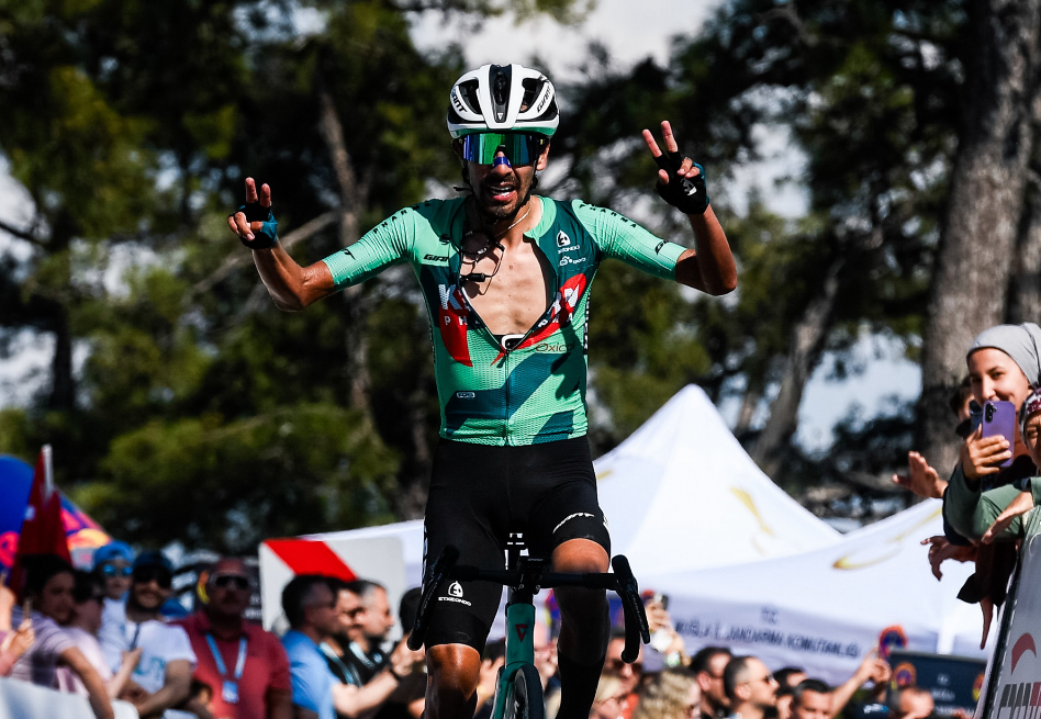 Exhibición de Iván Sosa en la etapa reina del Tour de Turquía: ganó en solitario y es líder