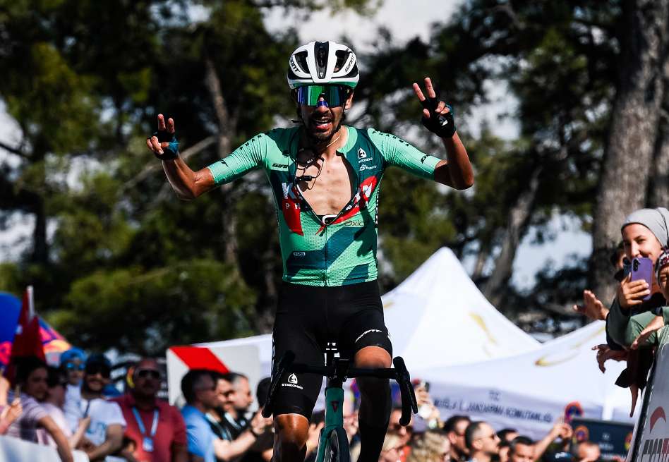 Exhibición de Iván Sosa en la etapa reina del Tour de Turquía: ganó en solitario y es líder