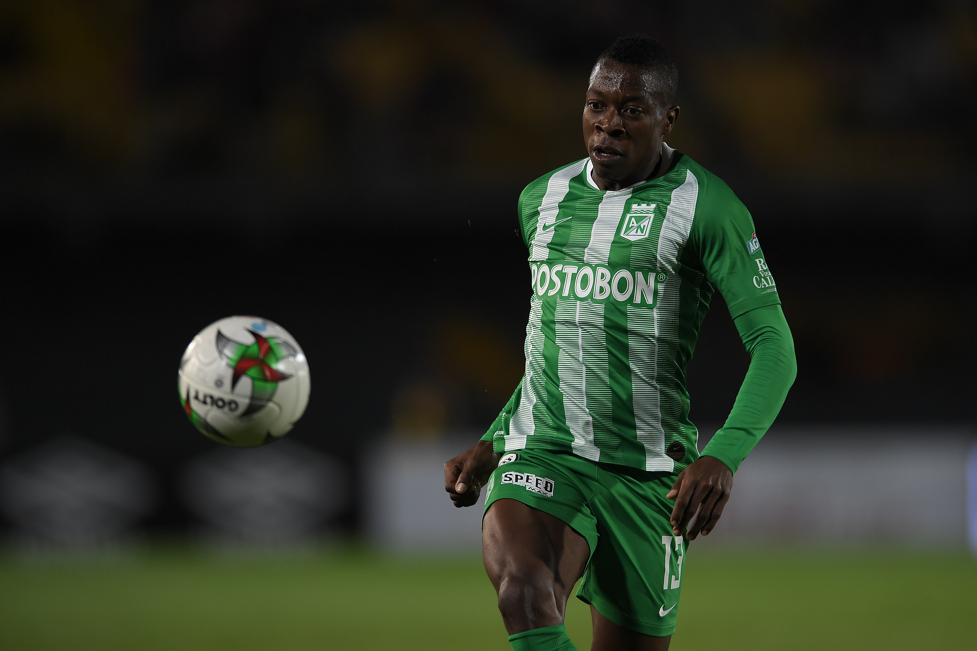 Futbolista colombiano que juega como lateral de Atlético Nacional, en el partido ante Independiente Santa Fe por la Copa Águila 2019.