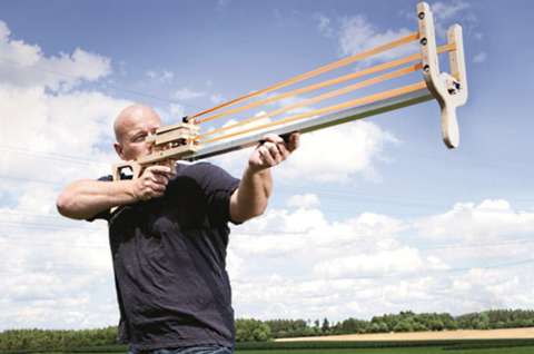Inventan pistola que pone condones