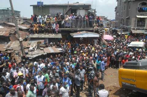 Asciende a 20 el número de muertos en el derrumbe de un edificio en Nigeria
