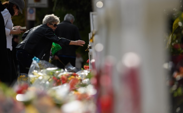 Con masiva asistencia a sinagogas hoy, judíos rechazan ataque en Pittsburg