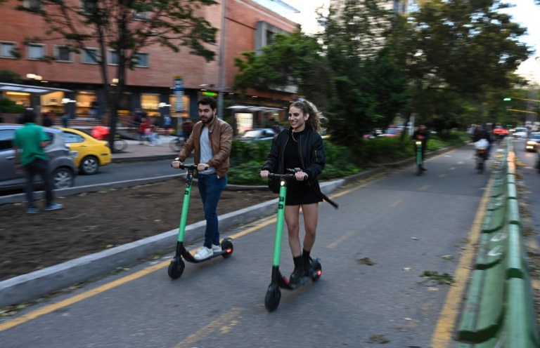 Hugo Ospina también se va en contra de las patinetas eléctricas