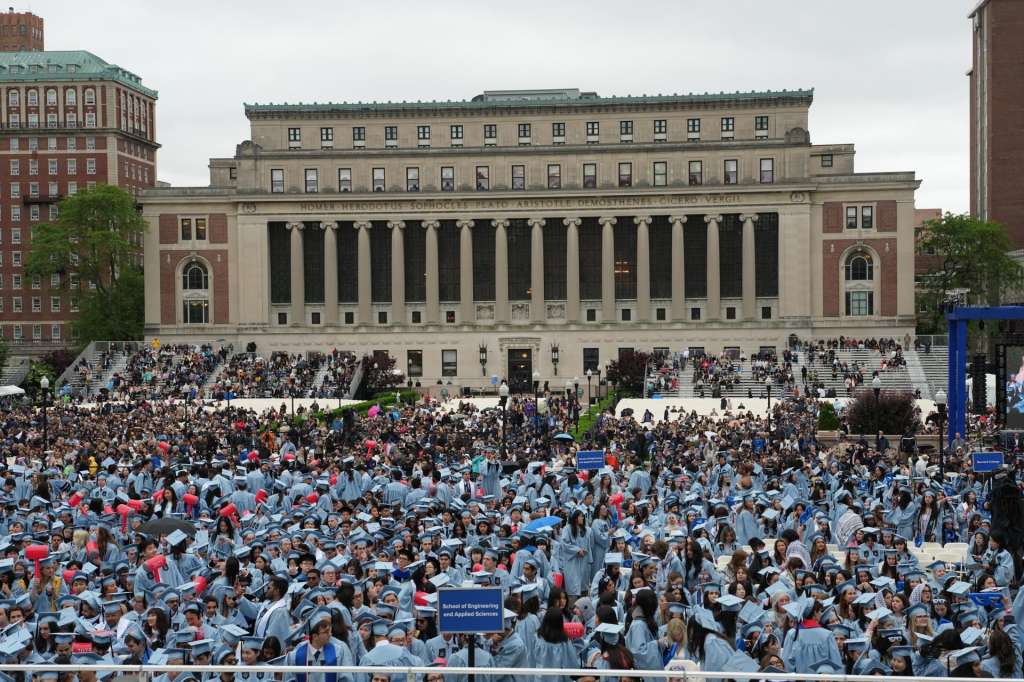 NEW YORK (United States), 21/05/2025.- Graduating Students gather for the Columbia University’s Commencement ceremony of the 271st academic year on Columbia's main campus, in Manhattan, New York City, New York, USA, 21 May 2025. (Nueva York) EFE/EPA/JUAN ARREDONDO / POOL