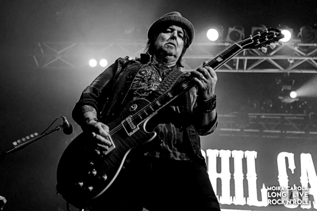 El artista de 64 años se convirtió en el miembro con más años de servicio en el grupo después de Lemmy Kilmister.