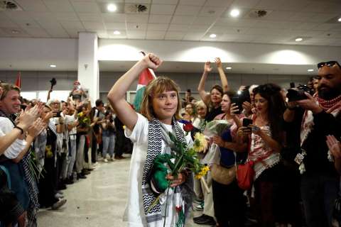 “¡Libertad para Palestina!”: así recibieron a Greta Thunberg en Grecia tras su deportación