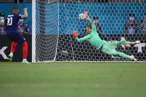 Galería: Grandes estrellas del fútbol que han desperdiciado penaltis definitivos