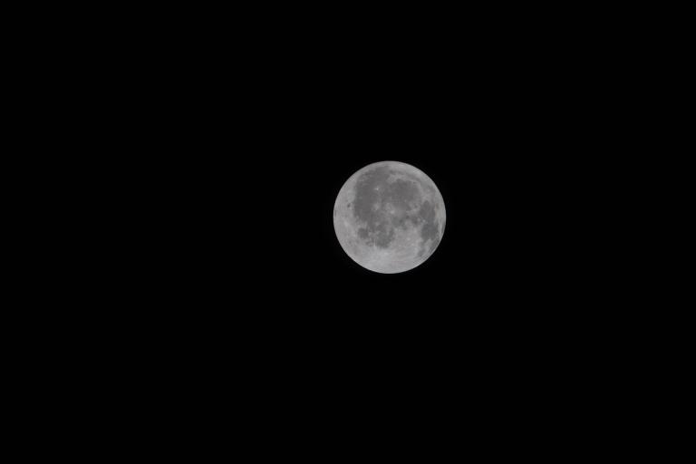 La tripulación de Artemis II ya está más cerca de la Luna que de la Tierra