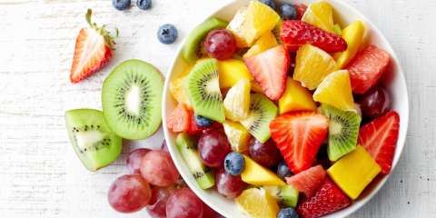 ¿Frutas en jugo o enteras?