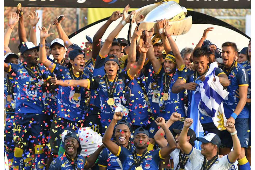 Delfín se coronó campeón por primera vez en su historia. El club se fundó en 1989. / EFE
